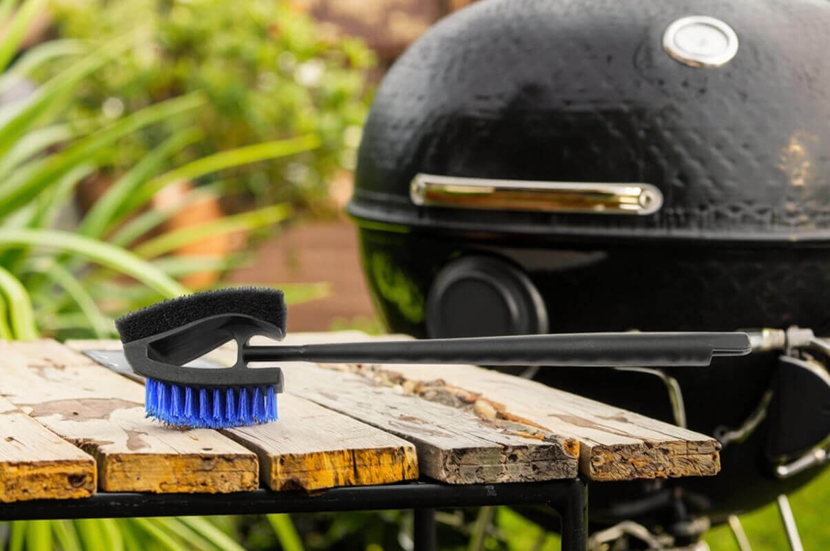 How to choose a grill cleaning brush?